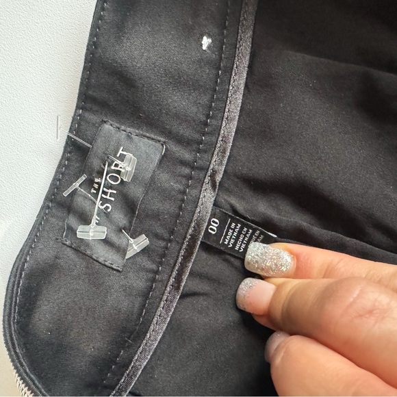 WHBM “The 5” short” 5” printed short ❤️ - Picture 6 of 9